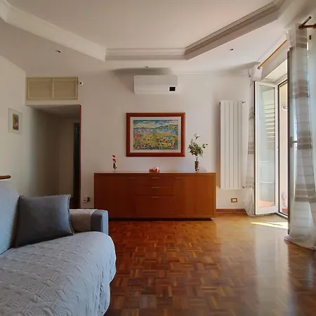 Saky's House דירה
